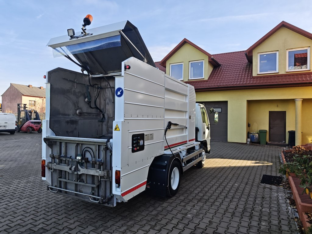 Isuzu MYJKA N-Series Container washer laveuse lavacassonetti - Benne à ordures ménagères: photos 5 Isuzu MYJKA N-Series Container washer laveuse lavacassonetti - Benne à ordures ménagères: photos 5