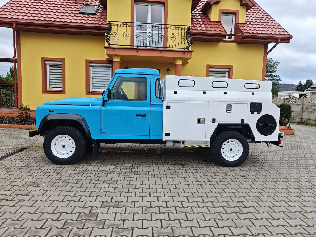 Land Rover Defender VAACUM truck canalisation cleaner 4x4 - Camion hydrocureur: photos 3 Land Rover Defender VAACUM truck canalisation cleaner 4x4 - Camion hydrocureur: photos 3