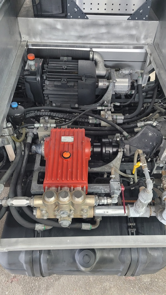 Camion hydrocureur Nissan Cabstar COMBI Kanalreiniger VAAVUM CLEANER: photos 32