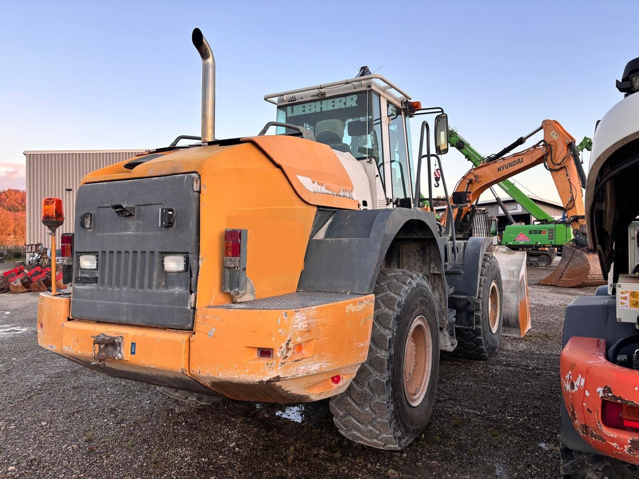 Liebherr L544 - Chargeuse sur pneus: photos 3 Liebherr L544 - Chargeuse sur pneus: photos 3