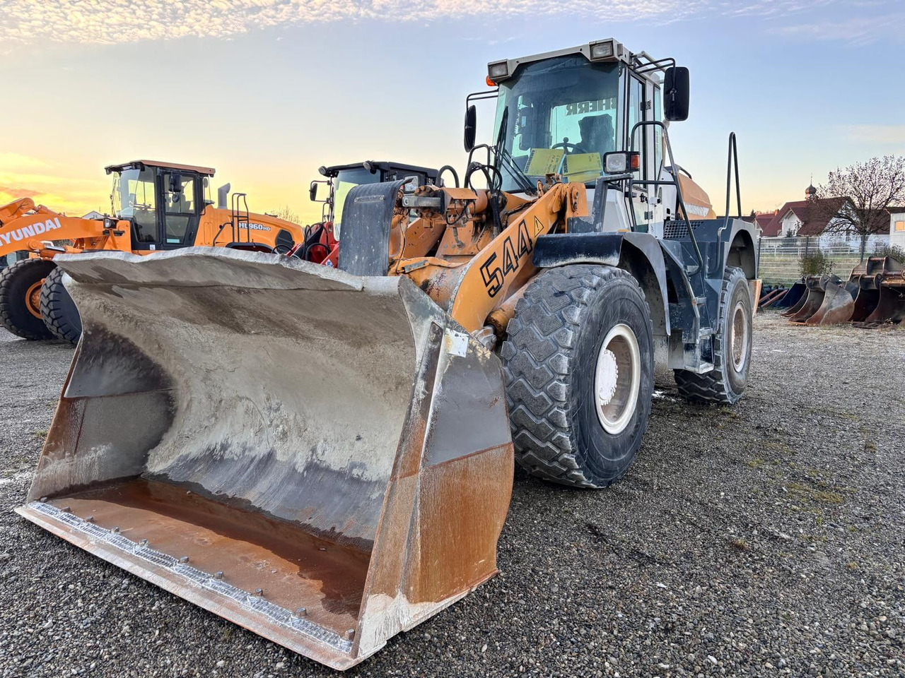 Liebherr L544 - Chargeuse sur pneus: photos 2 Liebherr L544 - Chargeuse sur pneus: photos 2