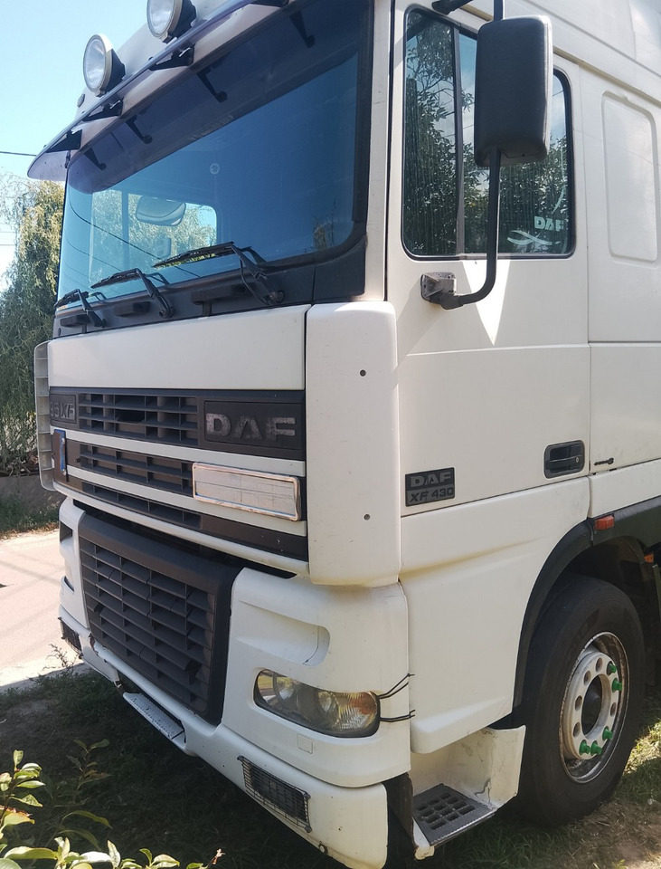 DAF XF95.430 - Camion à rideaux coulissants: photos 3 DAF XF95.430 - Camion à rideaux coulissants: photos 3