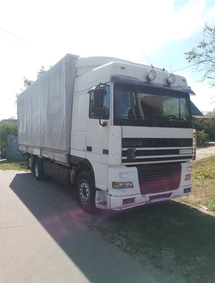 DAF XF95.430 - Camion à rideaux coulissants: photos 1 DAF XF95.430 - Camion à rideaux coulissants: photos 1