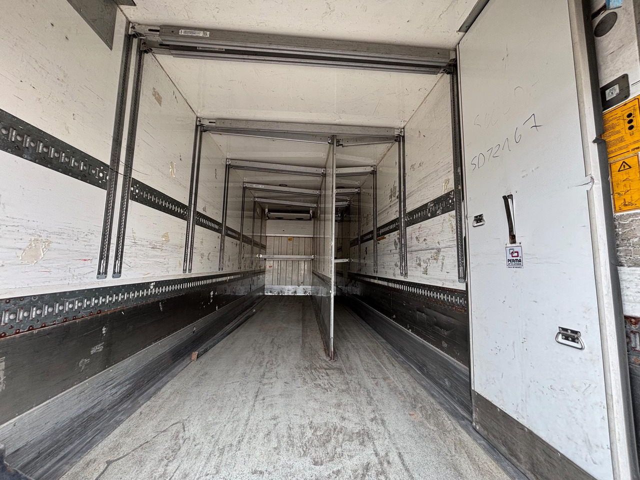 Camion frigorifique SCANIA G490: photos 8