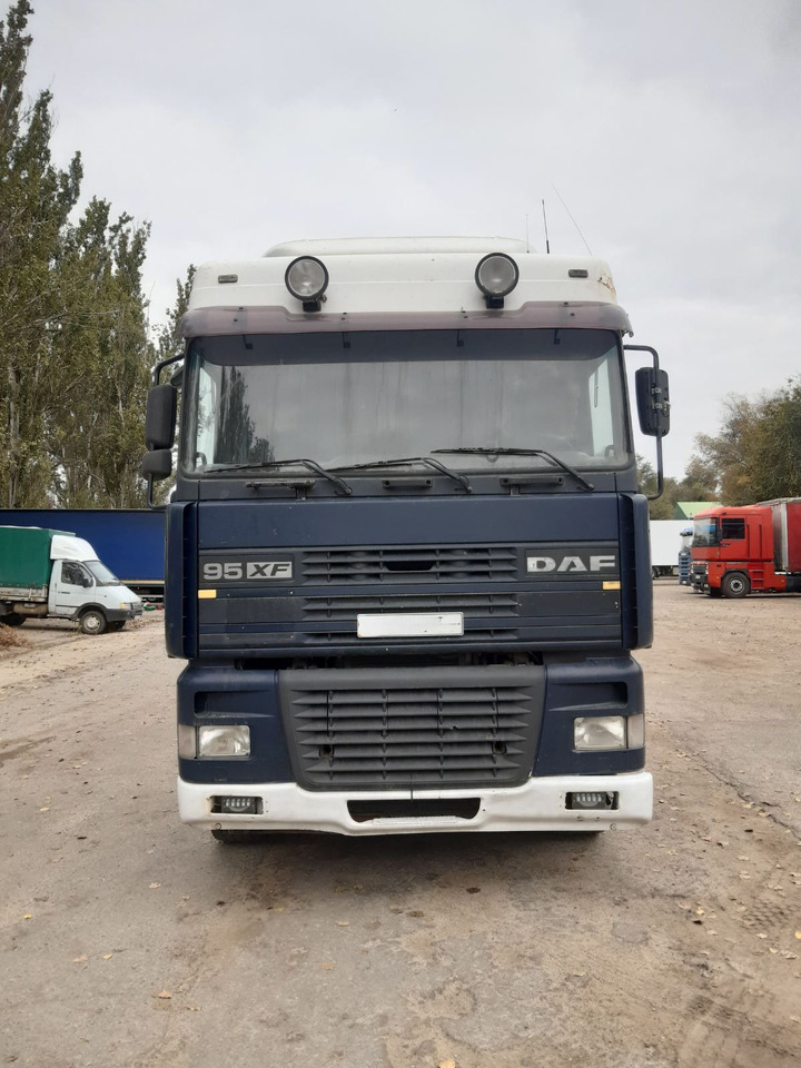 DAF 95XF380 - Tracteur routier: photos 2 DAF 95XF380 - Tracteur routier: photos 2