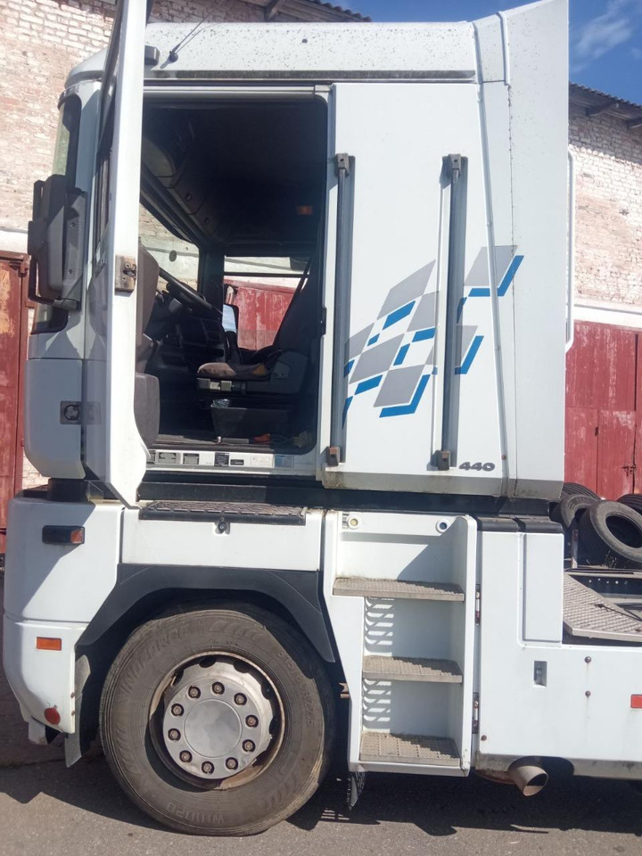 RENAULT Magnum 440 ID1602S - Tracteur routier: photos 4 RENAULT Magnum 440 ID1602S - Tracteur routier: photos 4