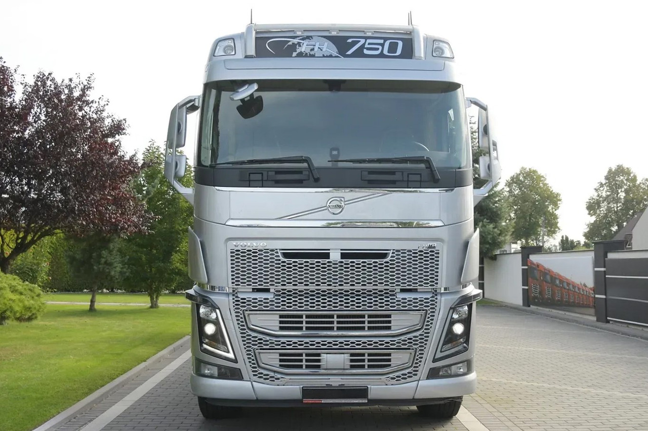 VOLVO FH750 - Camion grumier: photos 2 VOLVO FH750 - Camion grumier: photos 2