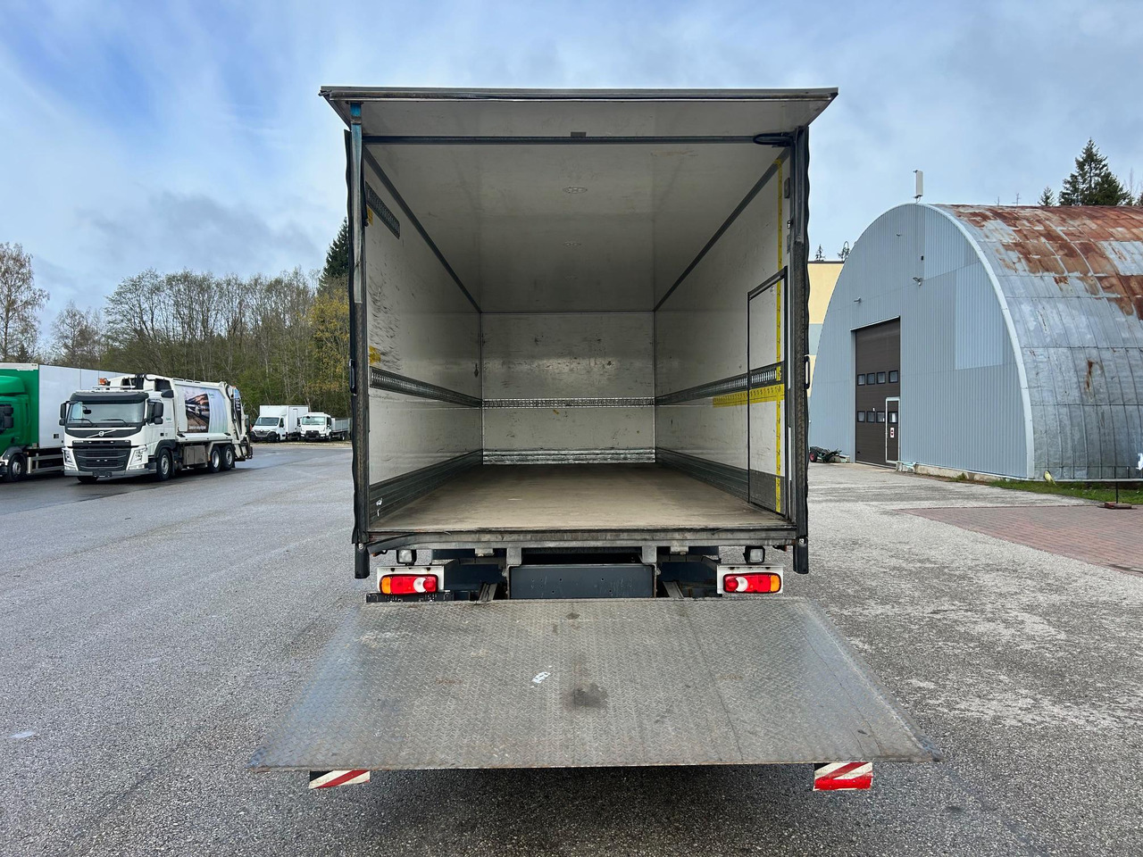 Camion fourgon VOLVO FL250: photos 8