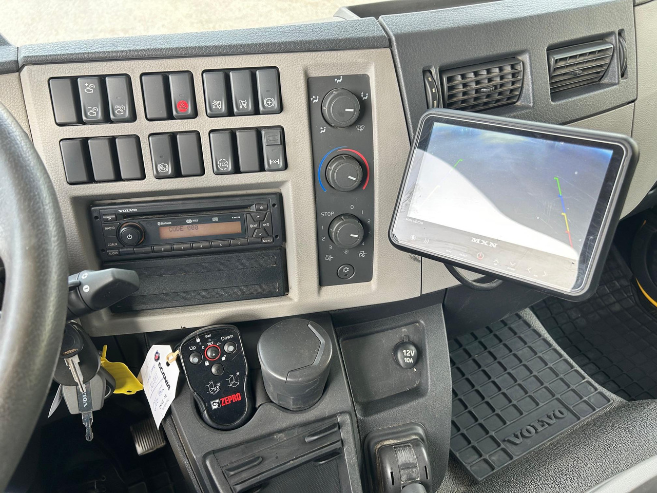 Camion fourgon VOLVO FL250: photos 18