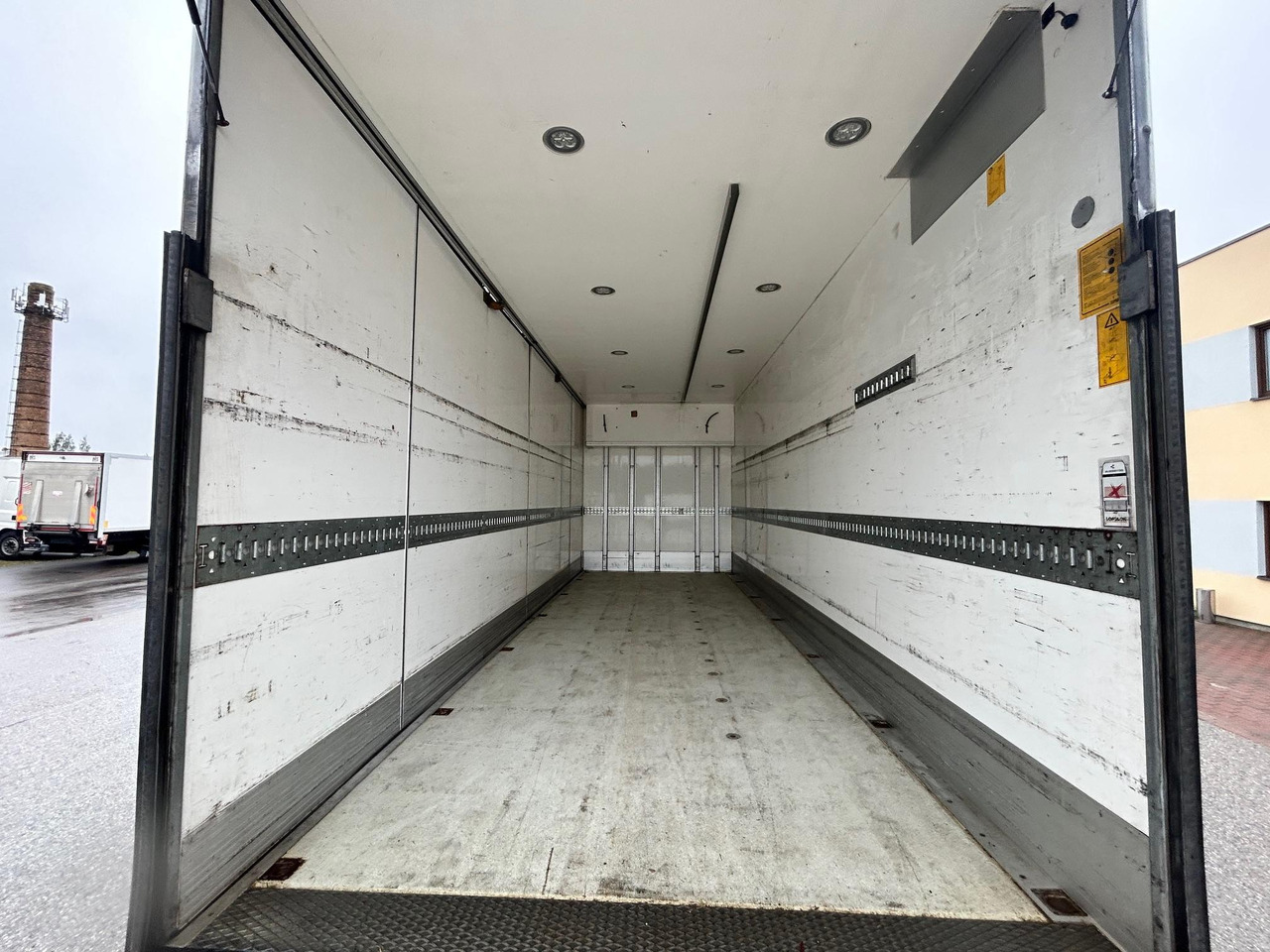 Camion fourgon VOLVO FM330: photos 12