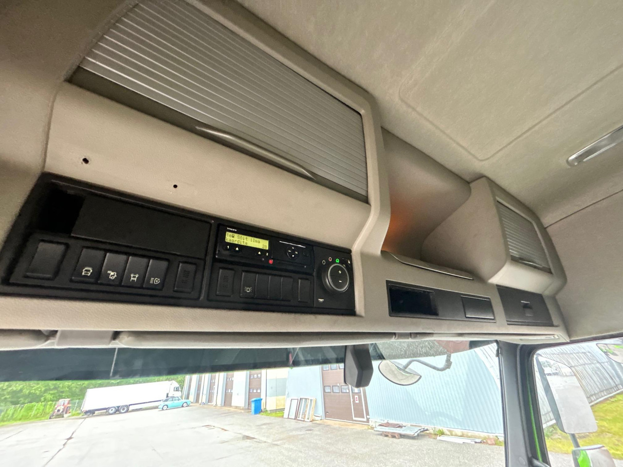 Camion fourgon VOLVO FM330: photos 17