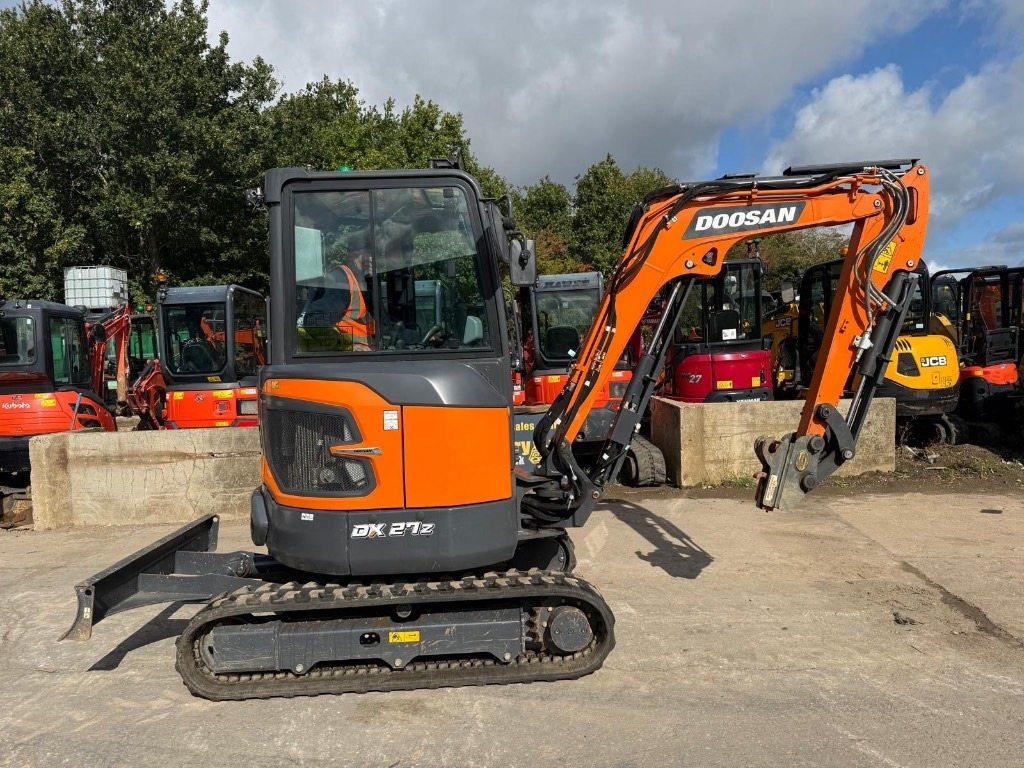Doosan DX27Z-7 - Mini pelle: photos 1 Doosan DX27Z-7 - Mini pelle: photos 1