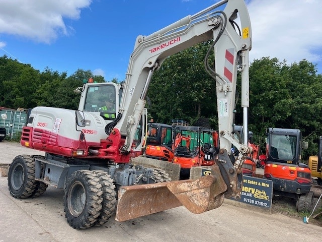 Takeuchi TB 295 W - Pelle sur pneus: photos 2 Takeuchi TB 295 W - Pelle sur pneus: photos 2