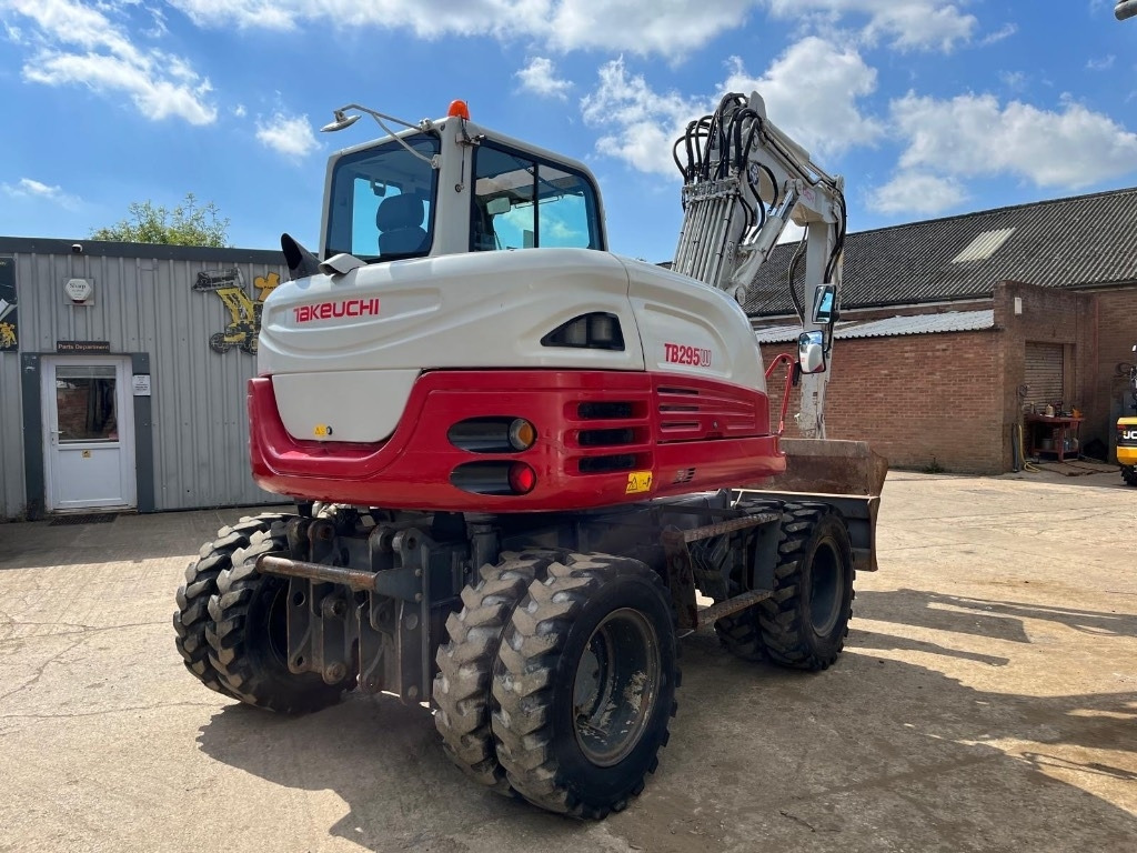 Takeuchi TB295W - Pelle sur pneus: photos 3 Takeuchi TB295W - Pelle sur pneus: photos 3