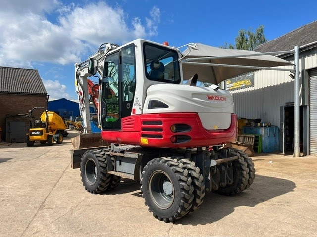 Takeuchi TB295W - Pelle sur pneus: photos 4 Takeuchi TB295W - Pelle sur pneus: photos 4