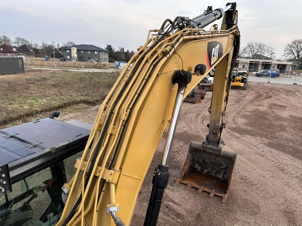 Pelle sur chenille CATERPILLAR 323 EL Deutsche Maschine! Top !!!: photos 19