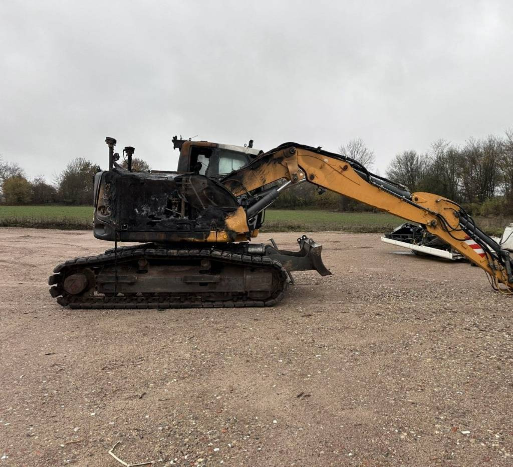 Liebherr 914 Compact for parts breaking dismantling - Pelle sur chenille: photos 2 Liebherr 914 Compact for parts breaking dismantling - Pelle sur chenille: photos 2