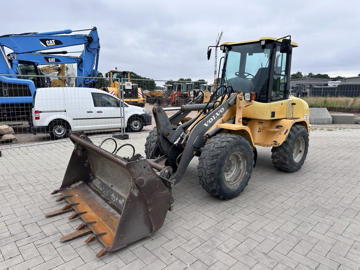 VOLVO L 30 B PRO 3er Kreis Klappschaufel+Palettengabel - Chargeuse sur pneus: photos 3 VOLVO L 30 B PRO 3er Kreis Klappschaufel+Palettengabel - Chargeuse sur pneus: photos 3