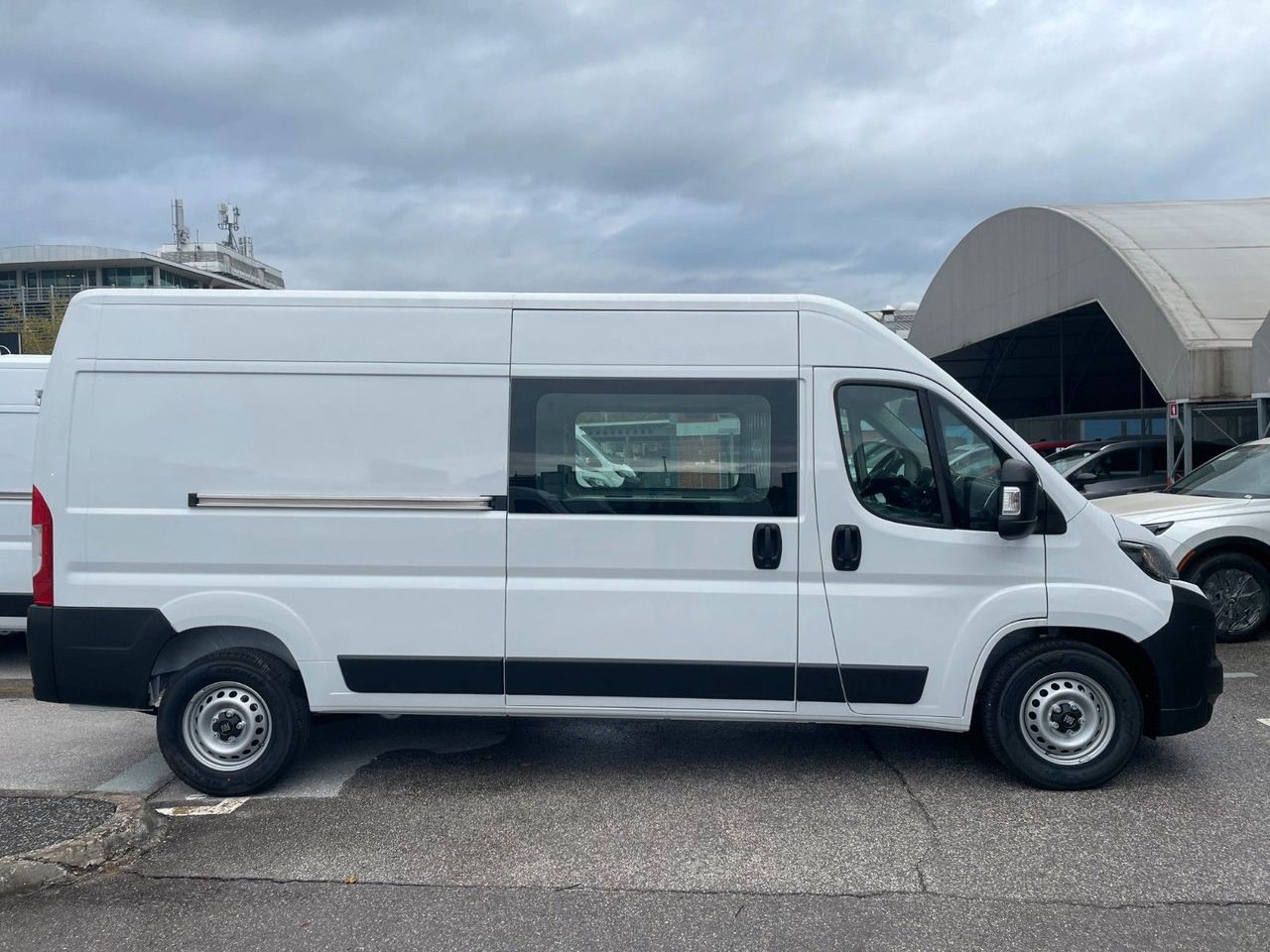 Fiat Ducato 35H L3H2 180 Teilverglast KaWa 2025 - Fourgon utilitaire: photos 4 Fiat Ducato 35H L3H2 180 Teilverglast KaWa 2025 - Fourgon utilitaire: photos 4