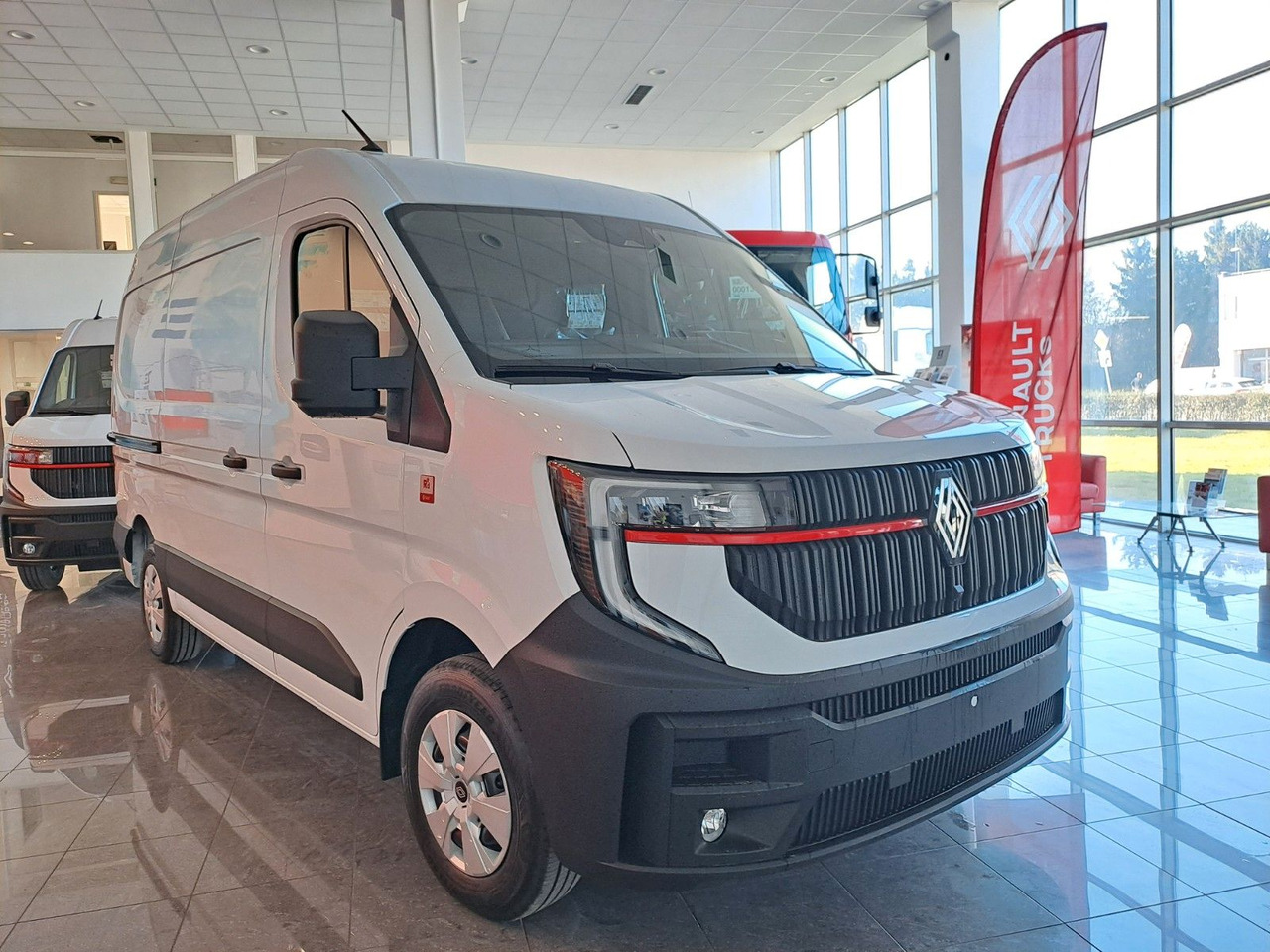 Renault Master L2H2 150 - NAV Klimaaut. Holzb. 270° - Fourgon utilitaire: photos 2 Renault Master L2H2 150 - NAV Klimaaut. Holzb. 270° - Fourgon utilitaire: photos 2