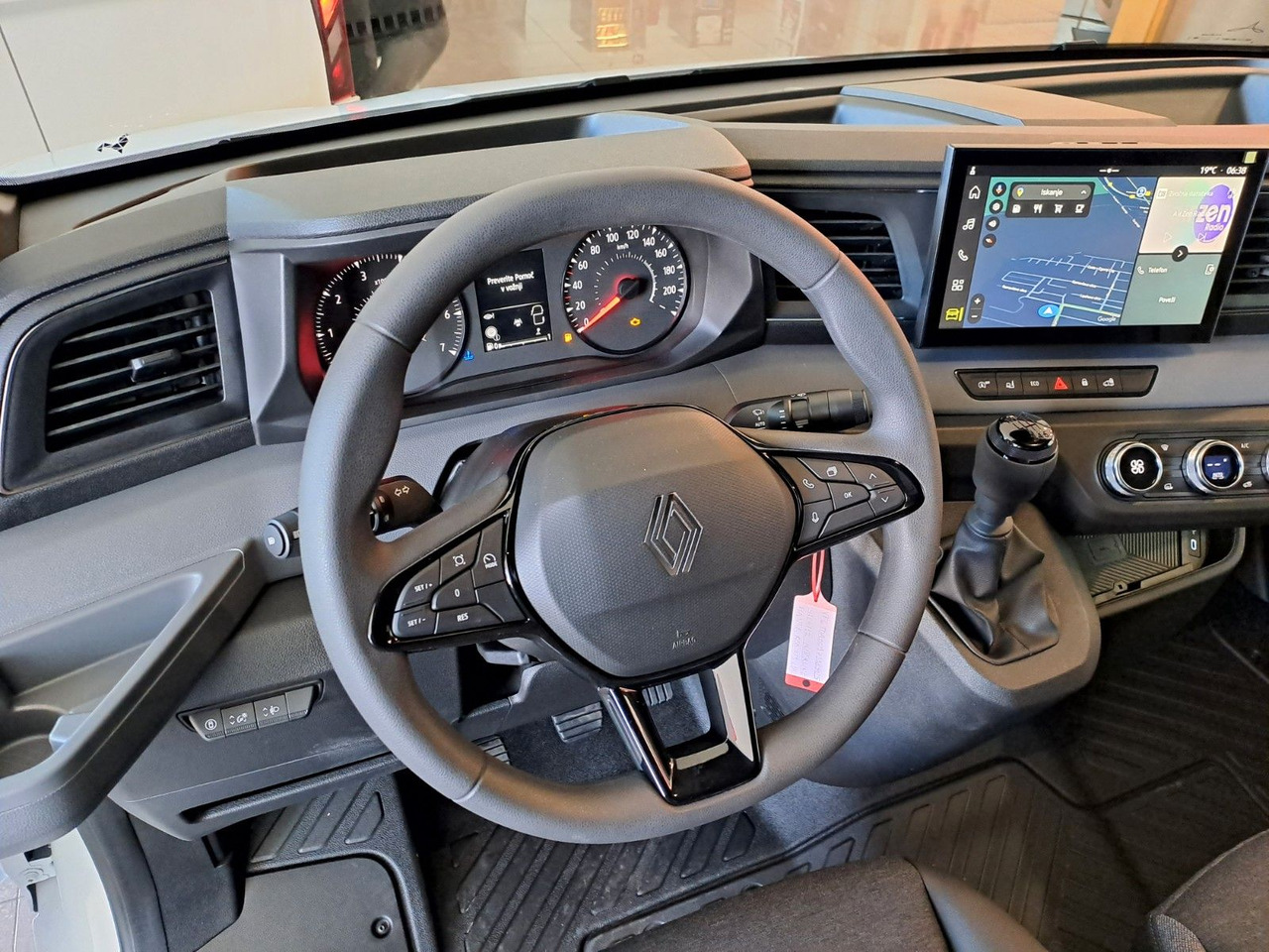 Renault Master L2H2 150 - NAV Klimaaut. Holzb. 270° - Fourgon utilitaire: photos 4 Renault Master L2H2 150 - NAV Klimaaut. Holzb. 270° - Fourgon utilitaire: photos 4