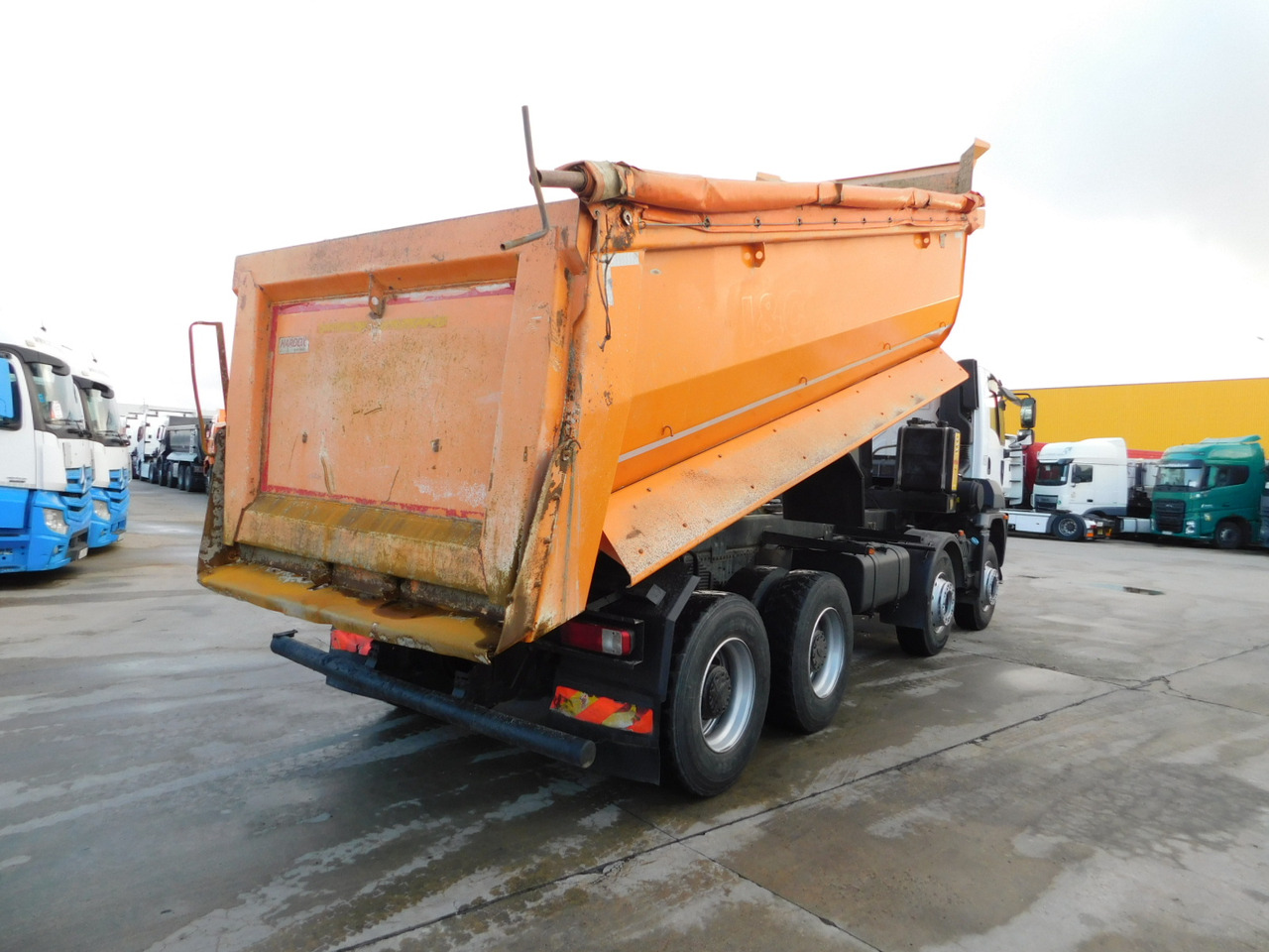 Ford 4142d 8x4 dcab e6 12tx2210 - Camion benne: photos 3 Ford 4142d 8x4 dcab e6 12tx2210 - Camion benne: photos 3