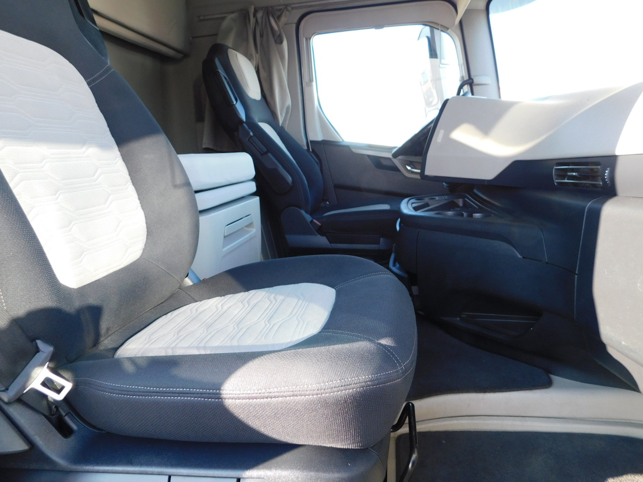 Ford F max 4x2 scab e6 12s2620 - Tracteur routier: photos 5 Ford F max 4x2 scab e6 12s2620 - Tracteur routier: photos 5