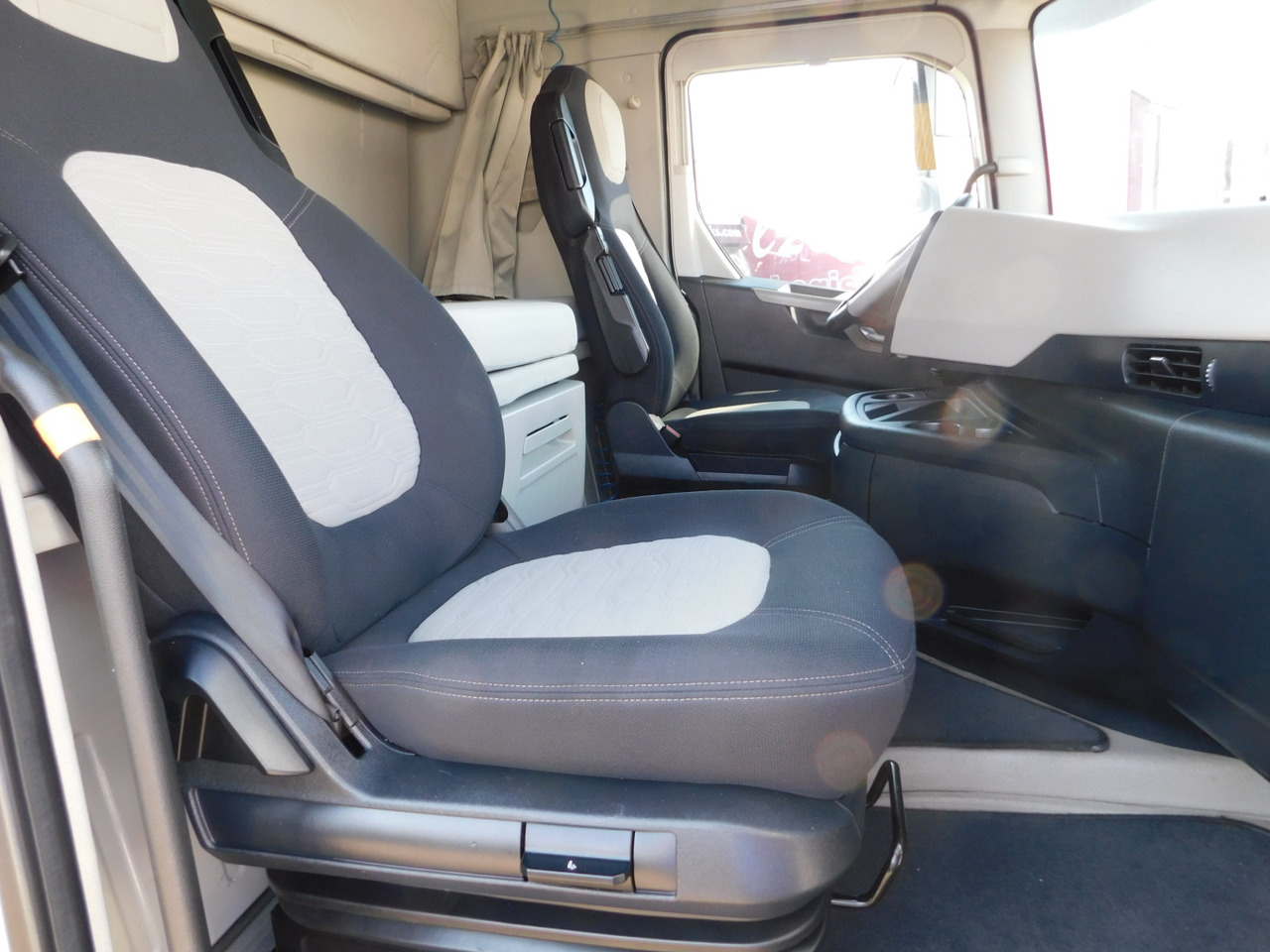Ford F max 4x2 scab e6 12s2620 - Tracteur routier: photos 5 Ford F max 4x2 scab e6 12s2620 - Tracteur routier: photos 5