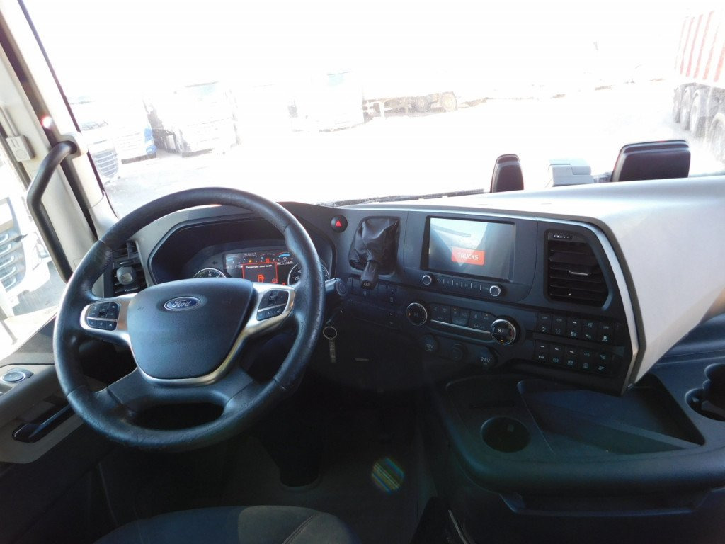 Photo d'intérieur 1: Tracteur routier Ford F max 4x2 scab e6 12s2620