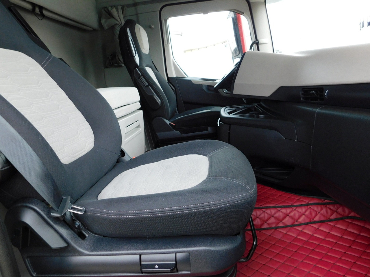 Ford F max 4x2 scab e6 12tx2620 - Tracteur routier: photos 5 Ford F max 4x2 scab e6 12tx2620 - Tracteur routier: photos 5