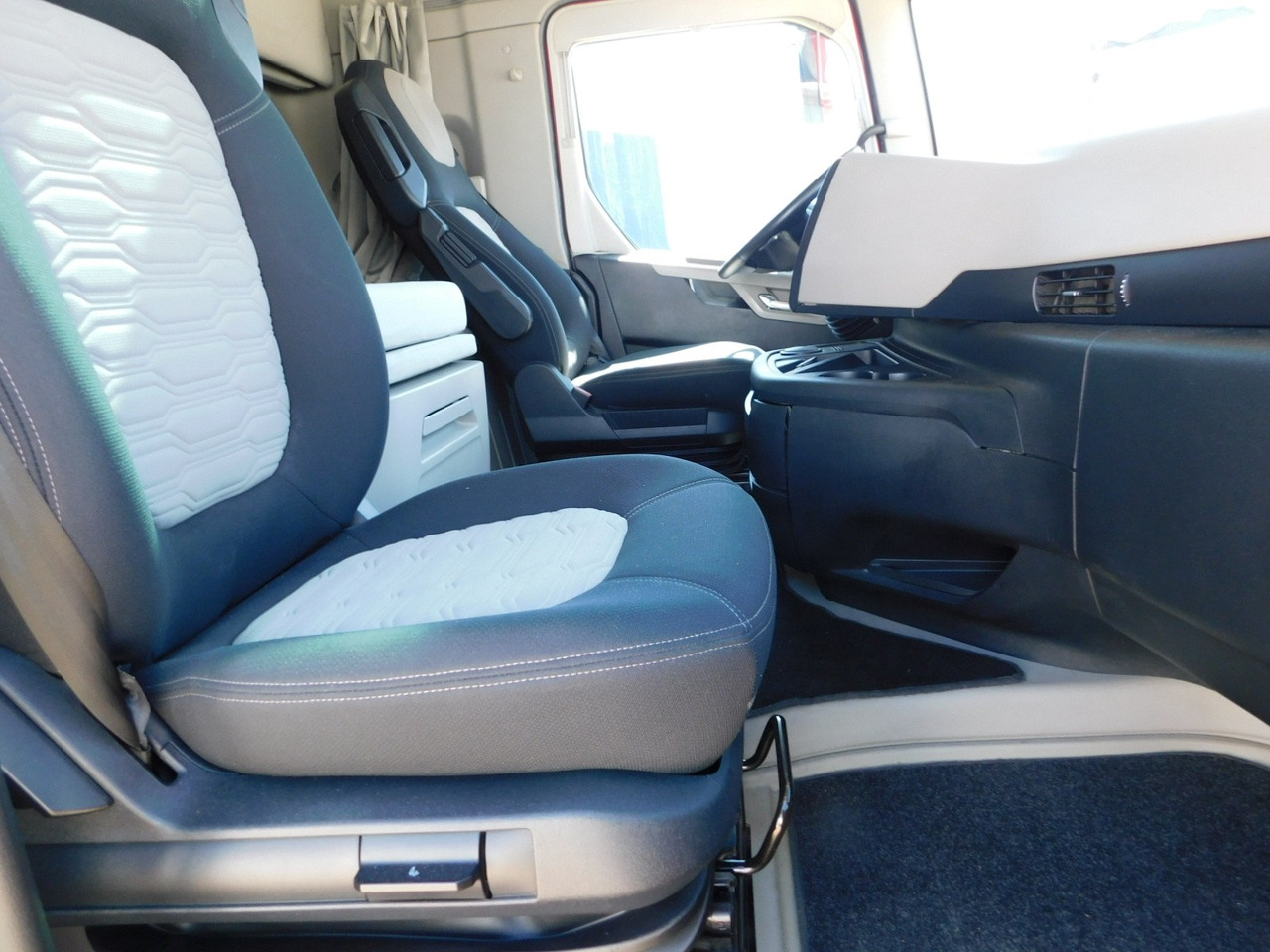 Ford F max ll 4x2 scab e6 12tx2620 - Tracteur routier: photos 5 Ford F max ll 4x2 scab e6 12tx2620 - Tracteur routier: photos 5