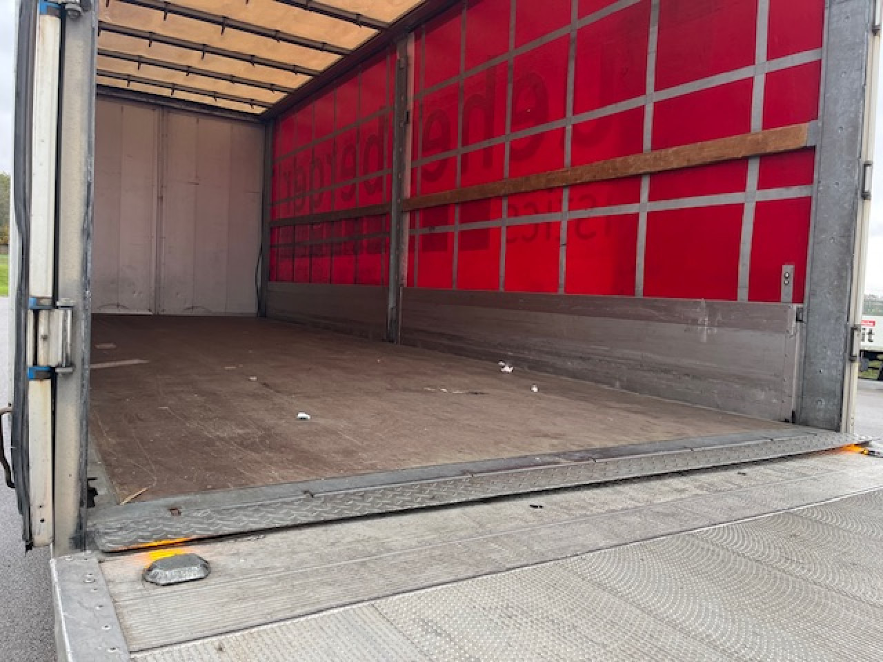 MAN TGM 18.320 4x2 BL Durchladbar - mit Tandemhänger - Camion à rideaux coulissants: photos 2 MAN TGM 18.320 4x2 BL Durchladbar - mit Tandemhänger - Camion à rideaux coulissants: photos 2