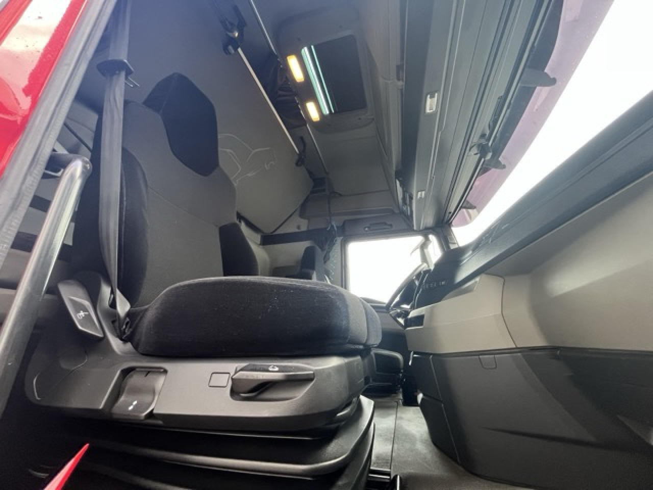 MAN TGX 18.510 4x2 LL SA Euro6 Retarder Klima ZV - Tracteur routier: photos 4 MAN TGX 18.510 4x2 LL SA Euro6 Retarder Klima ZV - Tracteur routier: photos 4