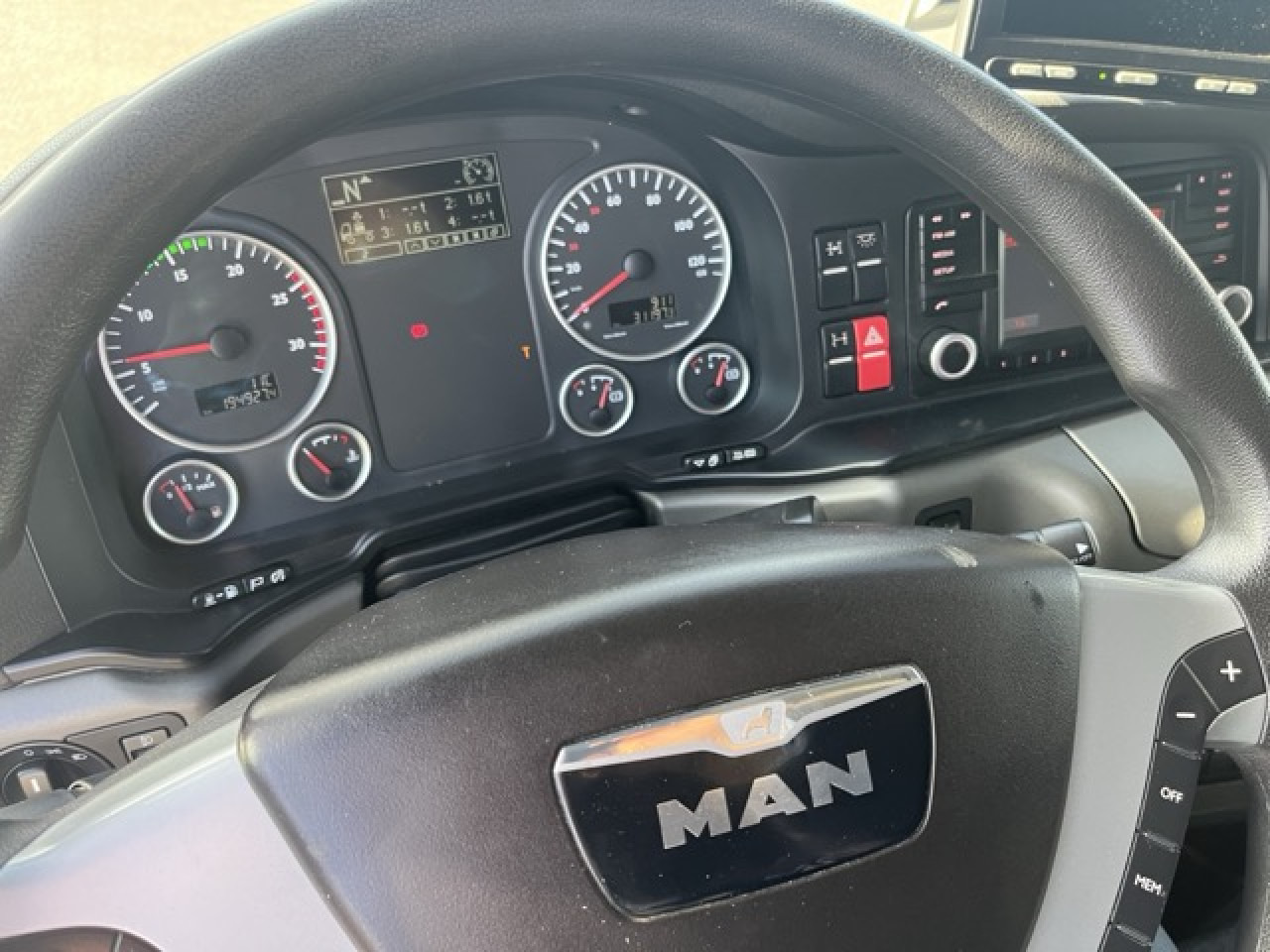 MAN TGX 26.480 6x4 BLS Euro6 Intarder Klima Luftfeder - Tracteur routier: photos 3 MAN TGX 26.480 6x4 BLS Euro6 Intarder Klima Luftfeder - Tracteur routier: photos 3
