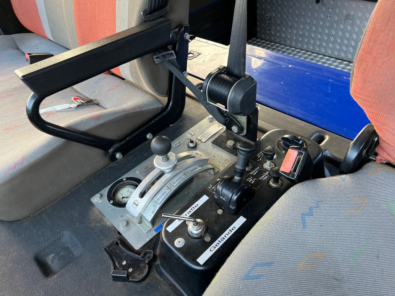 120-23 AW 4x4 Doka 120-23 AW 4x4 Doka, V8-Motor, Mannschaftswagen 16 Sitze, Seilwinde - Camion de pompier: photos 3 120-23 AW 4x4 Doka 120-23 AW 4x4 Doka, V8-Motor, Mannschaftswagen 16 Sitze, Seilwinde - Camion de pompier: photos 3