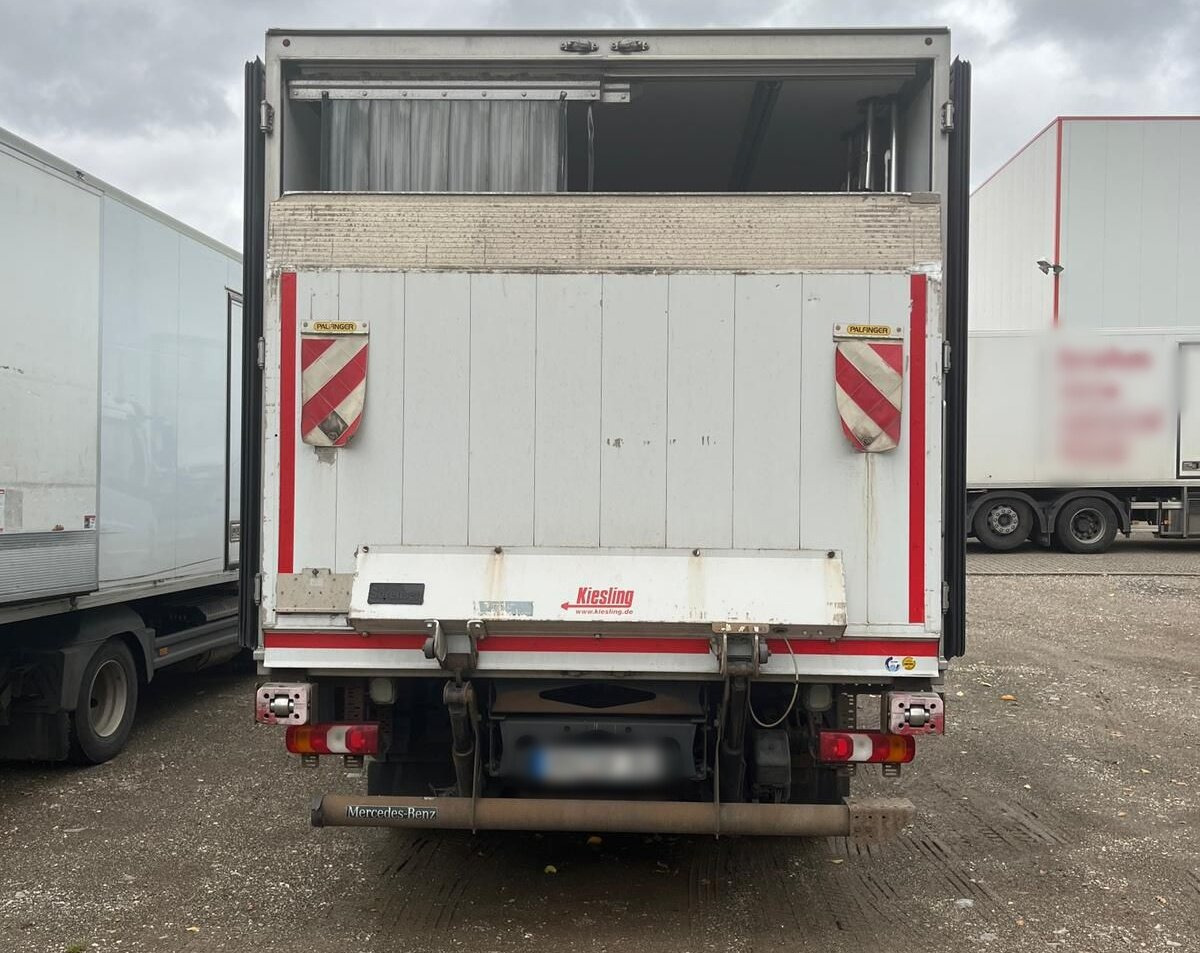 Mercedes-Benz Atego 816 4x2 Atego 816 4x2, Kühlkoffer, Trennwand, ThermoKing, LBW Sörensen - Camion: photos 5 Mercedes-Benz Atego 816 4x2 Atego 816 4x2, Kühlkoffer, Trennwand, ThermoKing, LBW Sörensen - Camion: photos 5