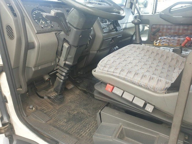 Euro Cargo ML 75E14 4x2 Euro Cargo ML 75E14 4x2 Getränkewagen, 6-Zylinder-Motor - Camion fourgon: photos 2 Euro Cargo ML 75E14 4x2 Euro Cargo ML 75E14 4x2 Getränkewagen, 6-Zylinder-Motor - Camion fourgon: photos 2