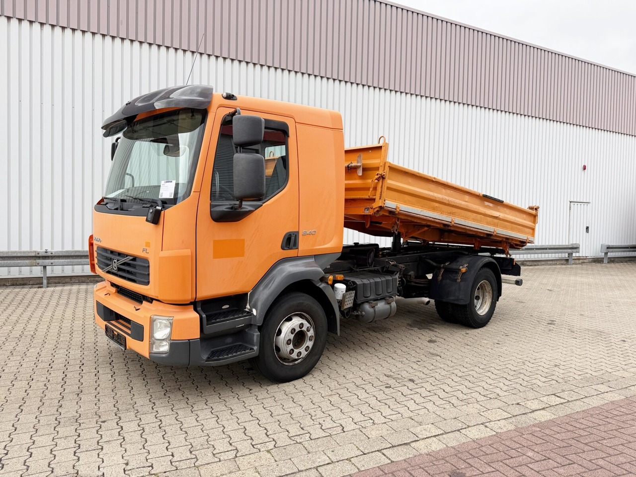 FL 240 4x2 FL 240 4x2 - Camion benne: photos 1 FL 240 4x2 FL 240 4x2 - Camion benne: photos 1