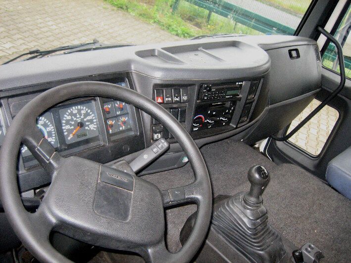 Photo d'intérieur 1: Camion fourgon FL 6-12 4x2 FL 6-12 4x2, 4x vorhanden!