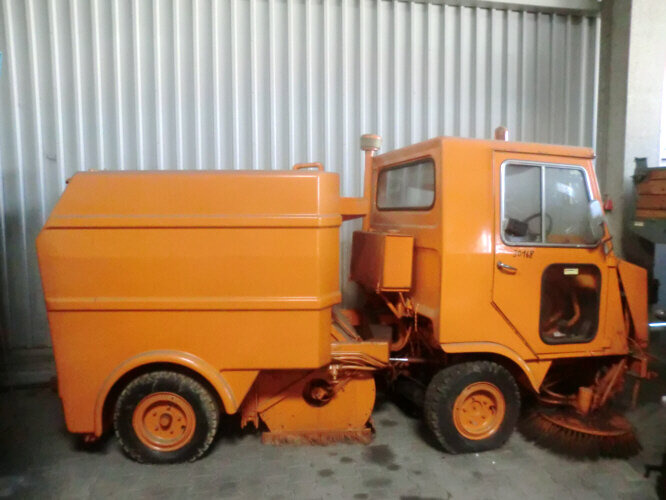 Faun AK 414 HW FAUN AK 414 HW - Balayeuse de voirie: photos 4 Faun AK 414 HW FAUN AK 414 HW - Balayeuse de voirie: photos 4