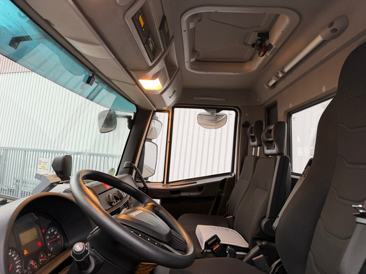 Iveco ML180E32 4x2 ML180E32 4x2 - Camion benne: photos 2 Iveco ML180E32 4x2 ML180E32 4x2 - Camion benne: photos 2