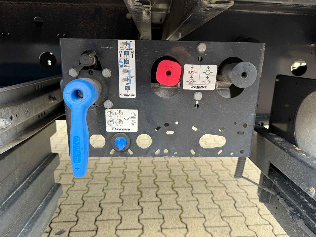 Krone SDP 27 SDP 27, Liftachse, Twist-Locks, 20/2x20/40Fuß, Neuwertig! - Semi-remorque plateau: photos 4 Krone SDP 27 SDP 27, Liftachse, Twist-Locks, 20/2x20/40Fuß, Neuwertig! - Semi-remorque plateau: photos 4