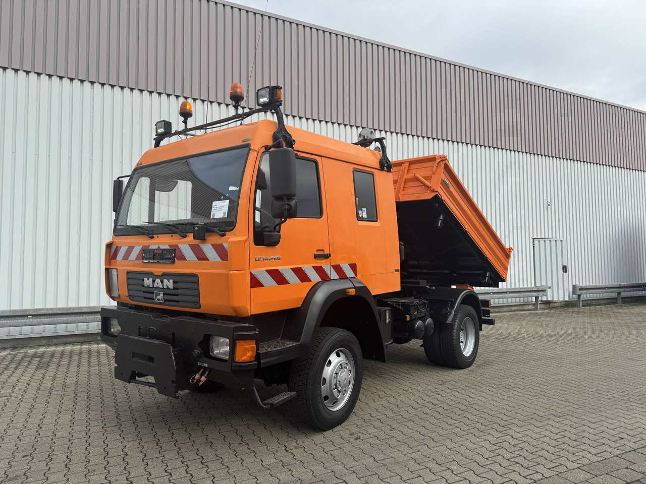 MAN 14.225 LAK 4x4 BB Doka 14.225 LAK 4x4 BB Doka, Winterdienstausstattung - Camion benne: photos 1 MAN 14.225 LAK 4x4 BB Doka 14.225 LAK 4x4 BB Doka, Winterdienstausstattung - Camion benne: photos 1