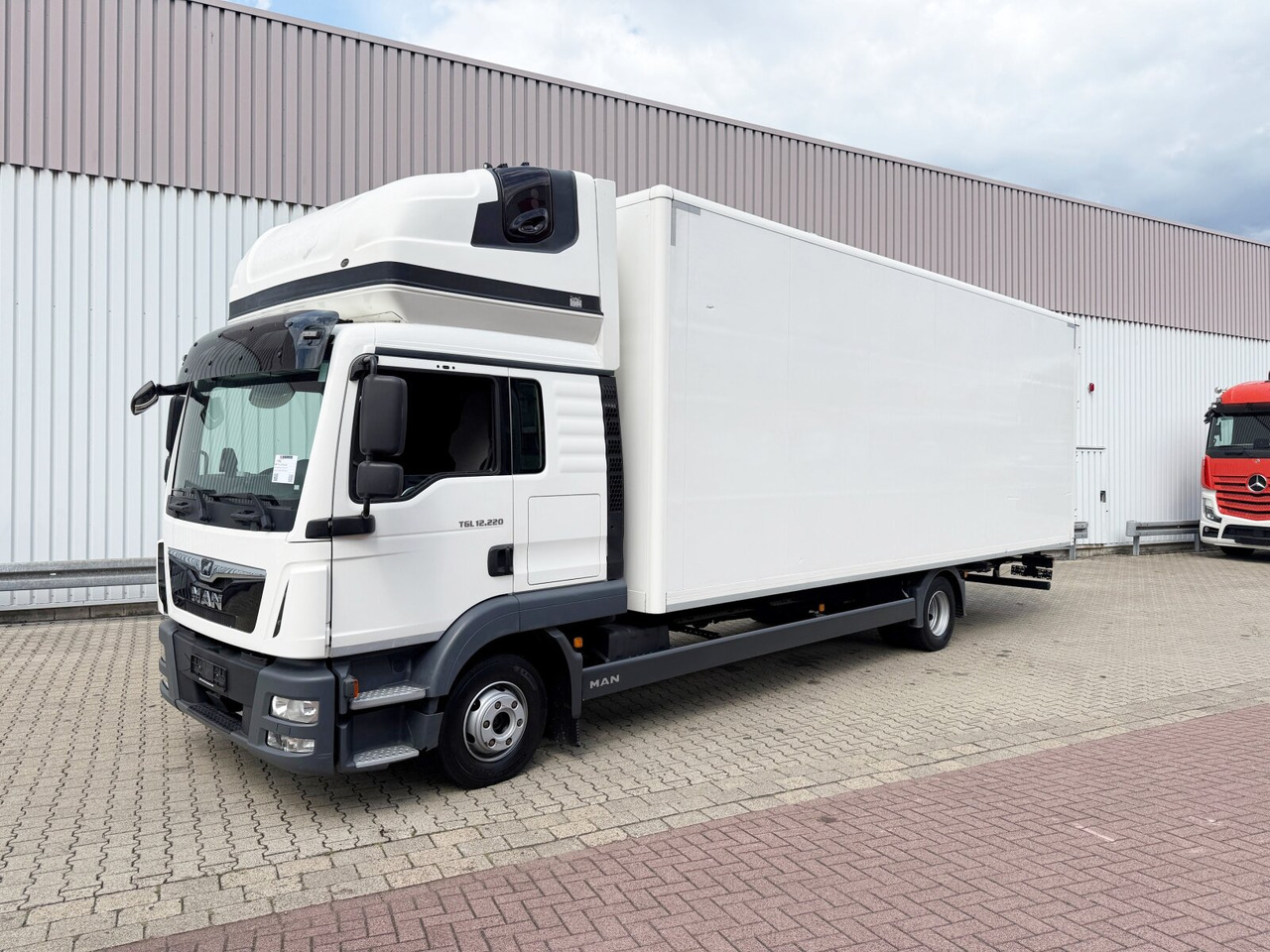 MAN TGL 12.220 4x2 BL TGL 12.220 4x2 BL, TopSleeper, Navi - Camion fourgon: photos 1 MAN TGL 12.220 4x2 BL TGL 12.220 4x2 BL, TopSleeper, Navi - Camion fourgon: photos 1
