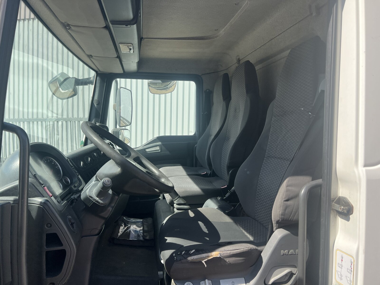 Photo d'intérieur 1: Camion plateau MAN TGL 7.150 4x2 BB TGL 7.150 4x2 BB mit LBW BÄR