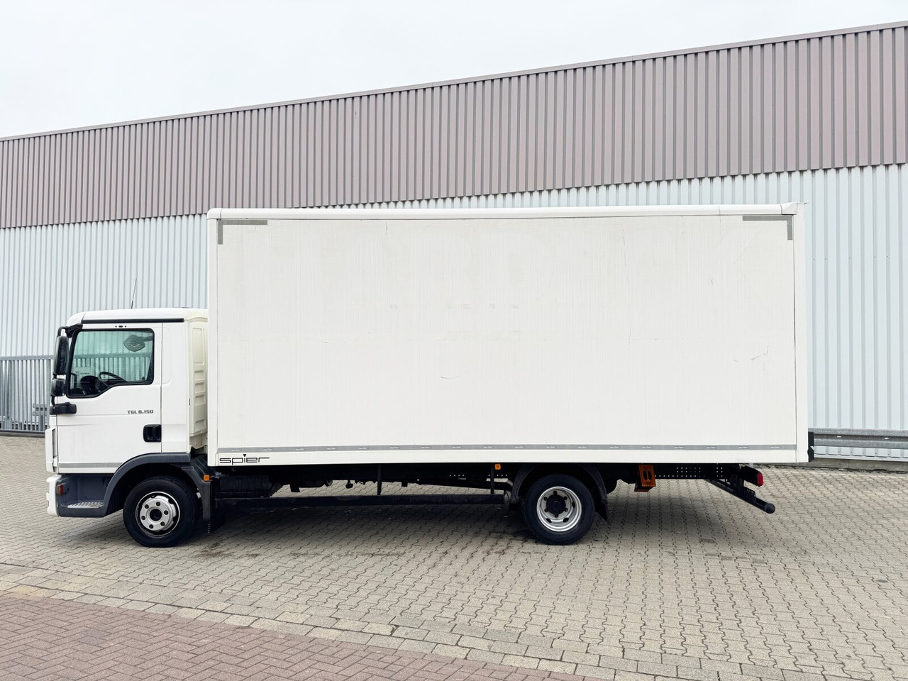 MAN TGL 8.150/180 4x2 BL TGL 8.150/180 4x2 BL, Möbelkoffer mit Rolltor - Camion fourgon: photos 2 MAN TGL 8.150/180 4x2 BL TGL 8.150/180 4x2 BL, Möbelkoffer mit Rolltor - Camion fourgon: photos 2