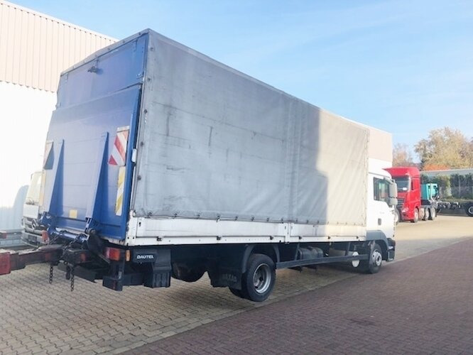 MAN TGL 8.210 BL 4x2 TGL 8.210 BL 4x2 mit LBW, Motorschaden! - Camion à rideaux coulissants: photos 4 MAN TGL 8.210 BL 4x2 TGL 8.210 BL 4x2 mit LBW, Motorschaden! - Camion à rideaux coulissants: photos 4