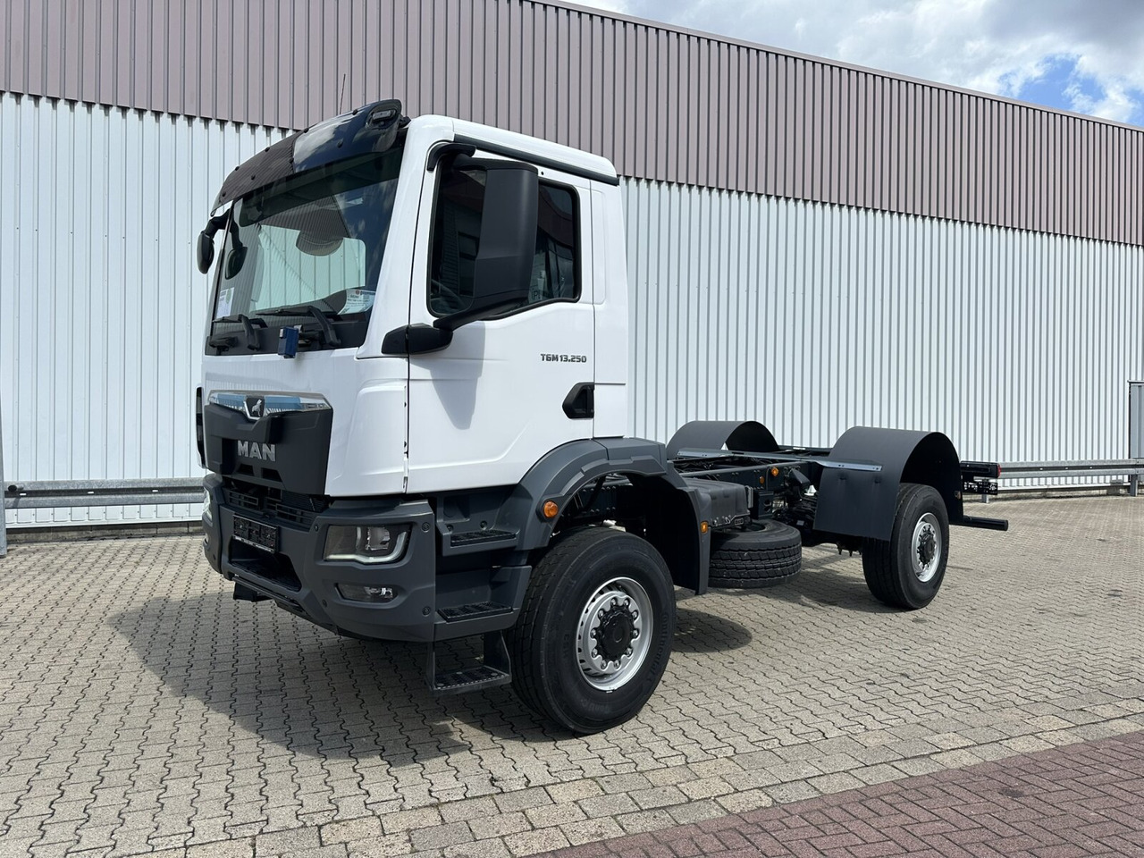 MAN TGM 13.250 4x4 BB CH TGM 13.250 4x4 BB CH, Only Export - Châssis cabine: photos 1 MAN TGM 13.250 4x4 BB CH TGM 13.250 4x4 BB CH, Only Export - Châssis cabine: photos 1