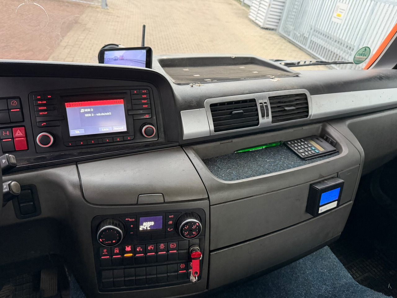 MAN TGM 18.290 4x2 BB TGM 18.290 4x2 BB, Tele-Absetzer - Camion multibenne: photos 4 MAN TGM 18.290 4x2 BB TGM 18.290 4x2 BB, Tele-Absetzer - Camion multibenne: photos 4