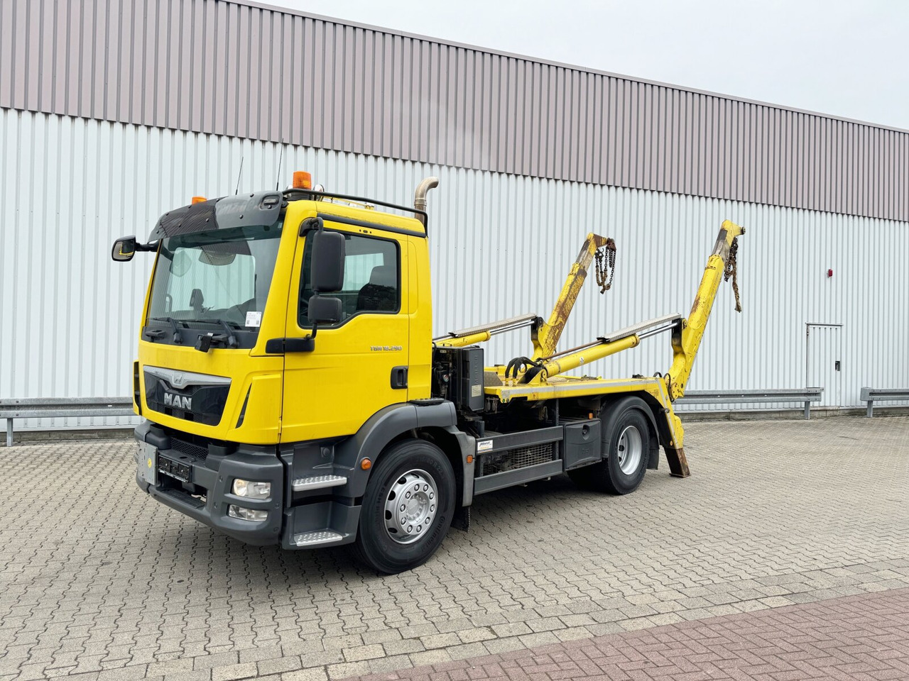 MAN TGM 18.290 4x2 BL TGM 18.290 4x2 BL, Meiller Teleabsetzkipper, Funk - Camion multibenne: photos 1 MAN TGM 18.290 4x2 BL TGM 18.290 4x2 BL, Meiller Teleabsetzkipper, Funk - Camion multibenne: photos 1